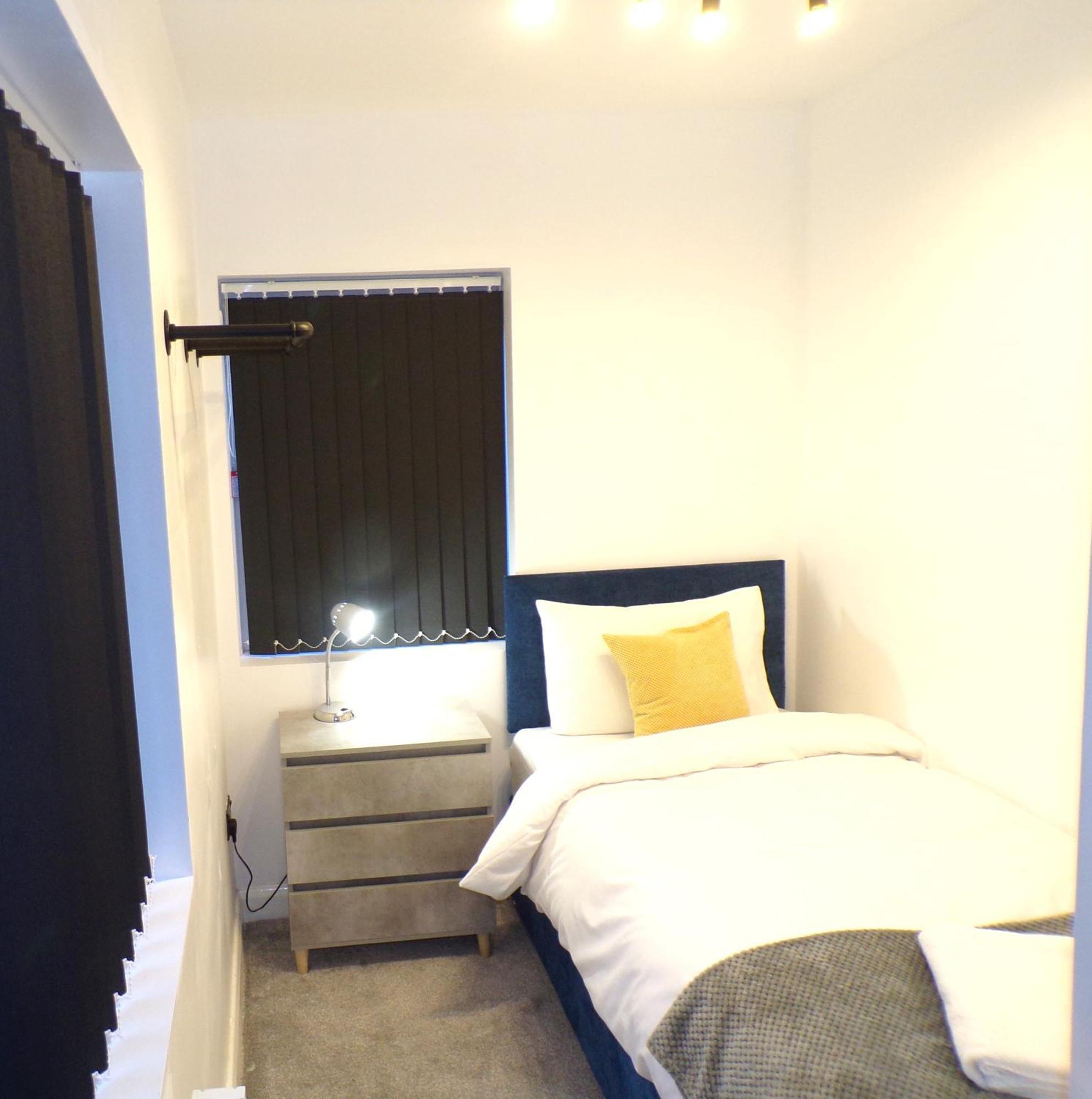 Hazelhurst House - 4 Bedrooms 2 Bathrooms Stoke-on-Trent Exterior foto